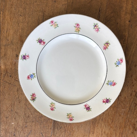 Other - SET OF 8 Empire England rosebud salad plates